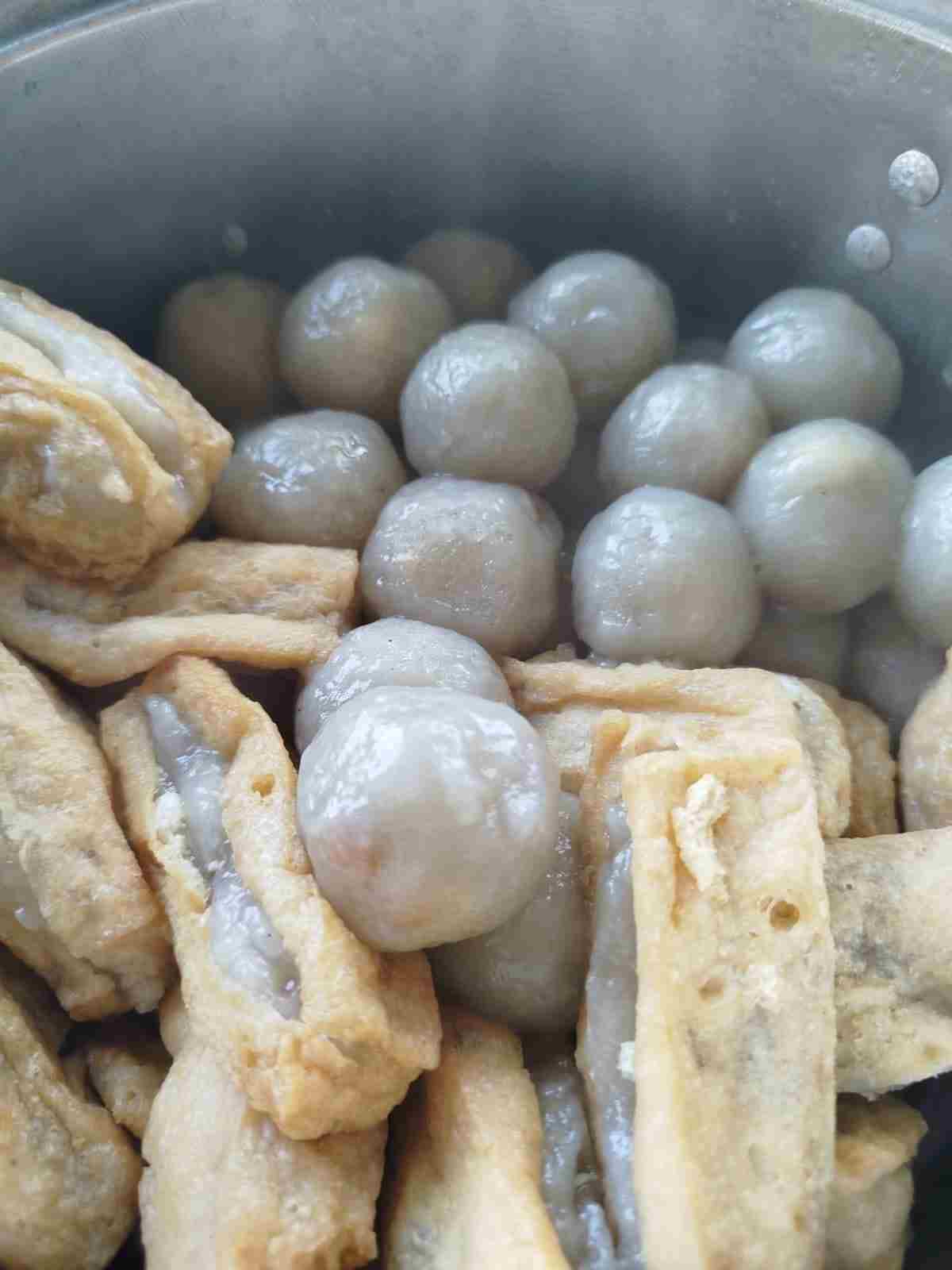Pentol aci isi telur (2 biji)